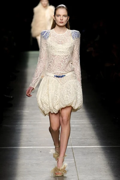Look 32
